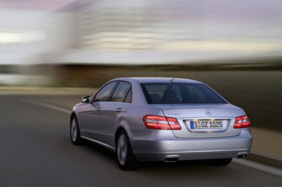  Mercedes-Benz E-Class 2010 года  (фото 31 из 128)